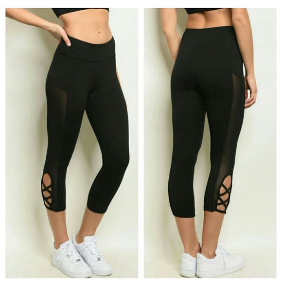 Pants - CLEARANCE‼️CAPRI WORKOUT LEGGINGS W/CC DETAIL